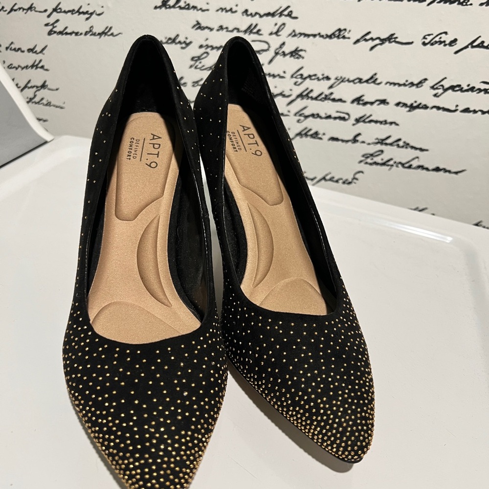 Apt. 9 Black and Gold Heels with Elegant Design